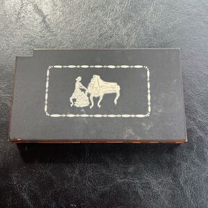 Vintage Volupte Musical Makeup Case